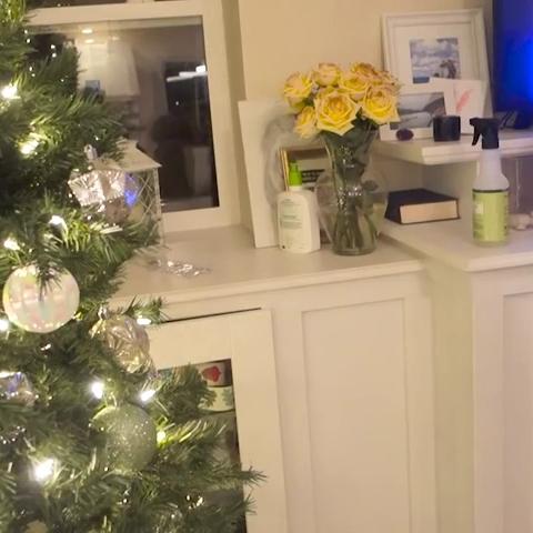 Rose Kelly Cleans Her Butt