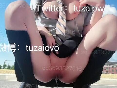 Tuzaibaby – Pee In Public