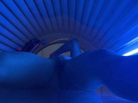 Bryce Adams – Squirting In The Tanning Booth